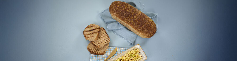 6836704 Grovt speltbrød med urkorn tin server