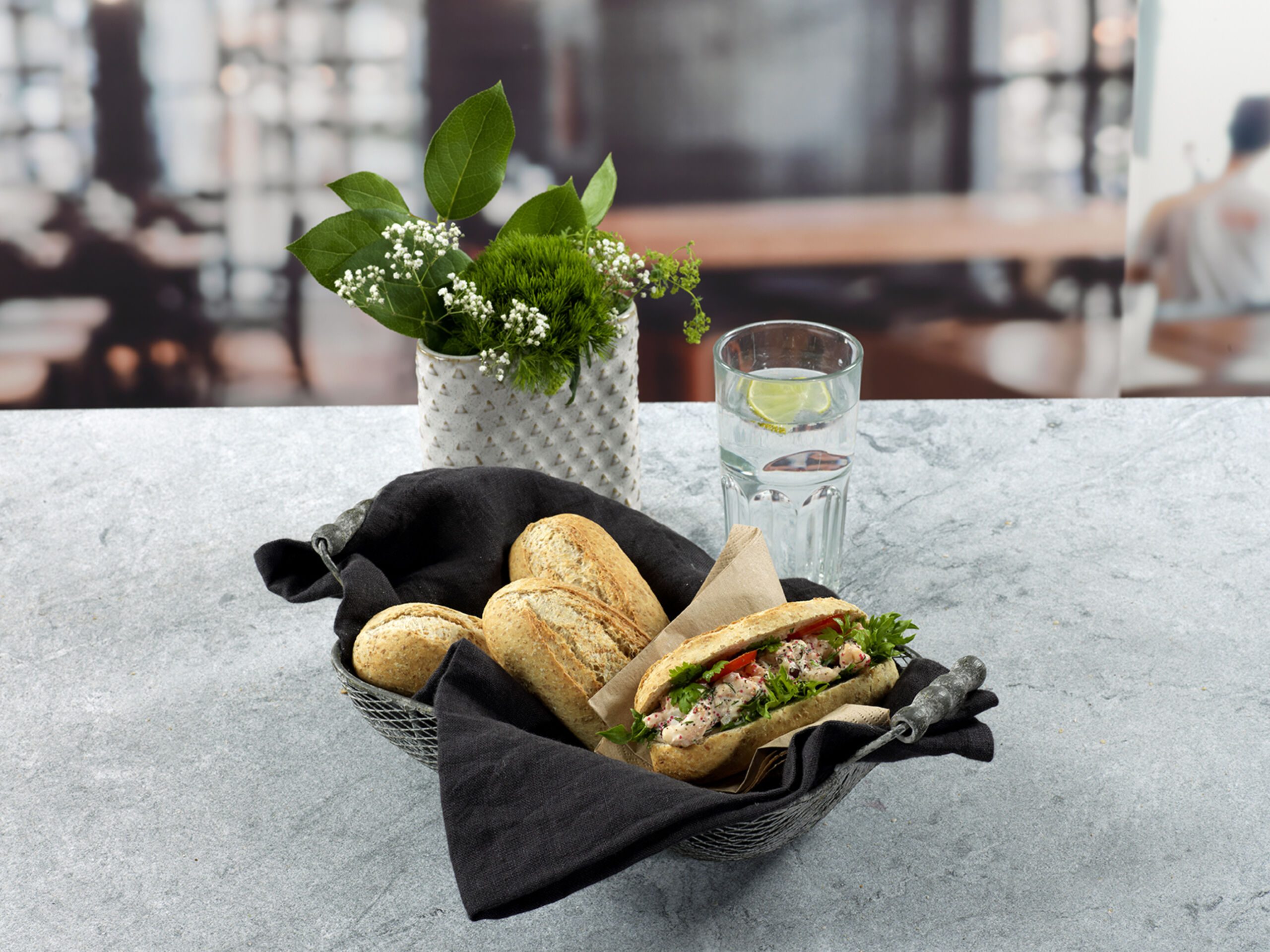 5357025 Baguette halvgrov 55g br krepsesalat