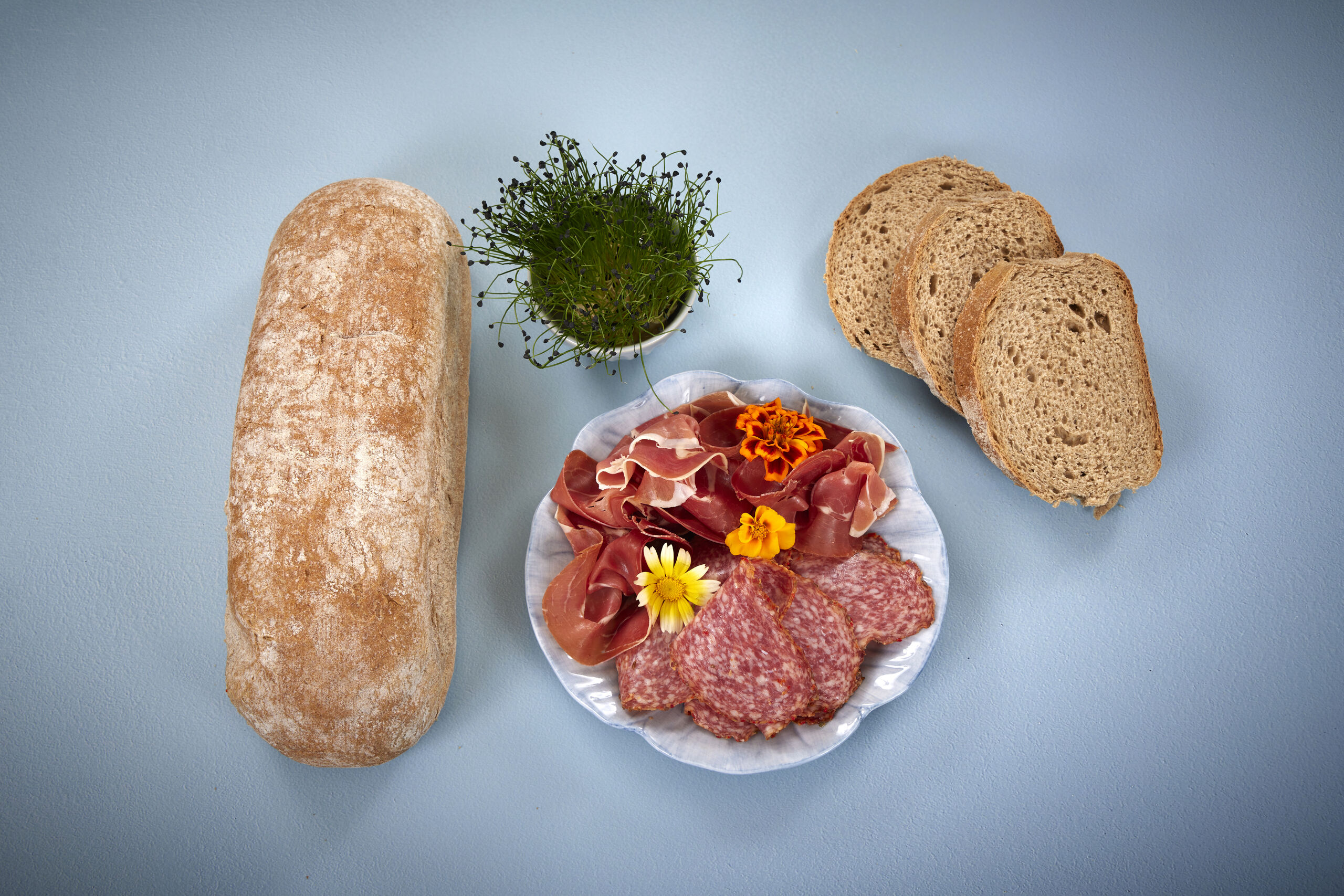 6834097 Grovt bondebrød tin server spekeskinke b hig