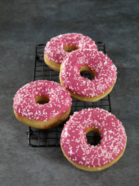 5450846 donut bringebær høyde
