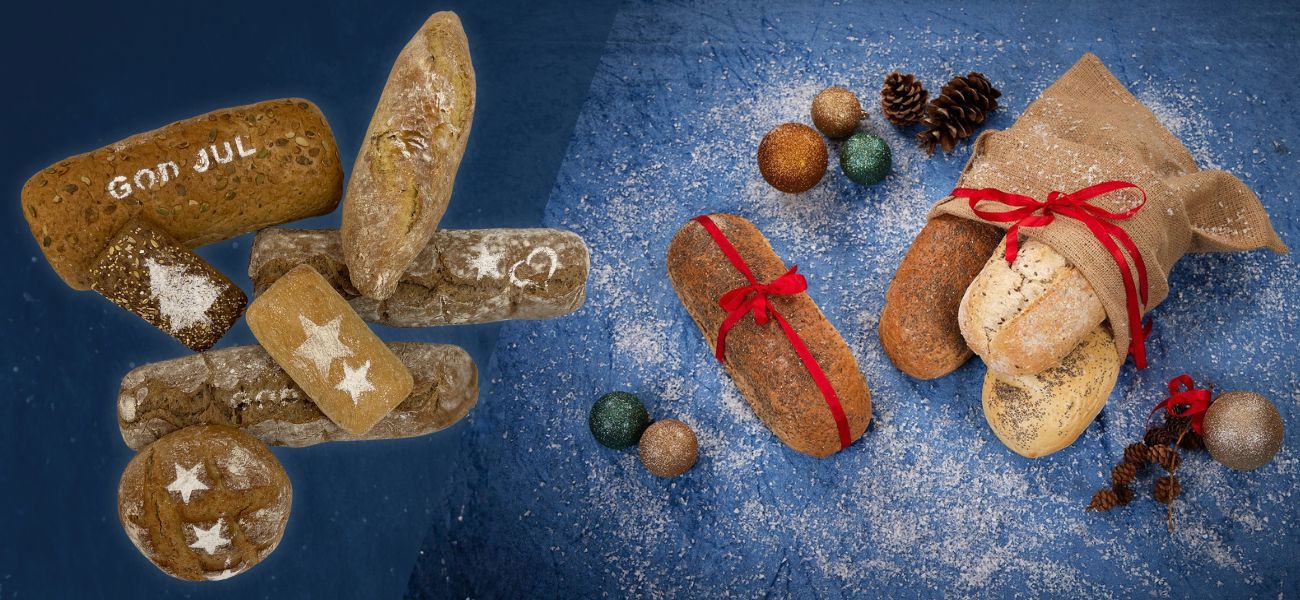 Brød pyntet med rødt sløyfebånd og drysset med mel i julemønster